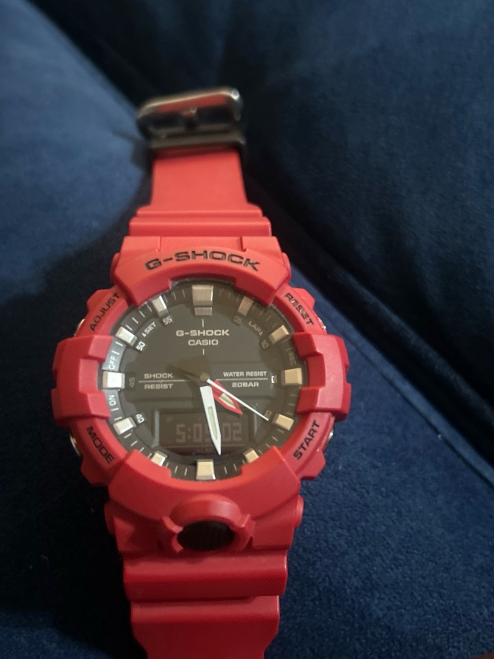 📌📌📌Casio G-Shock Red and Black Sport Watch.  Case Included.